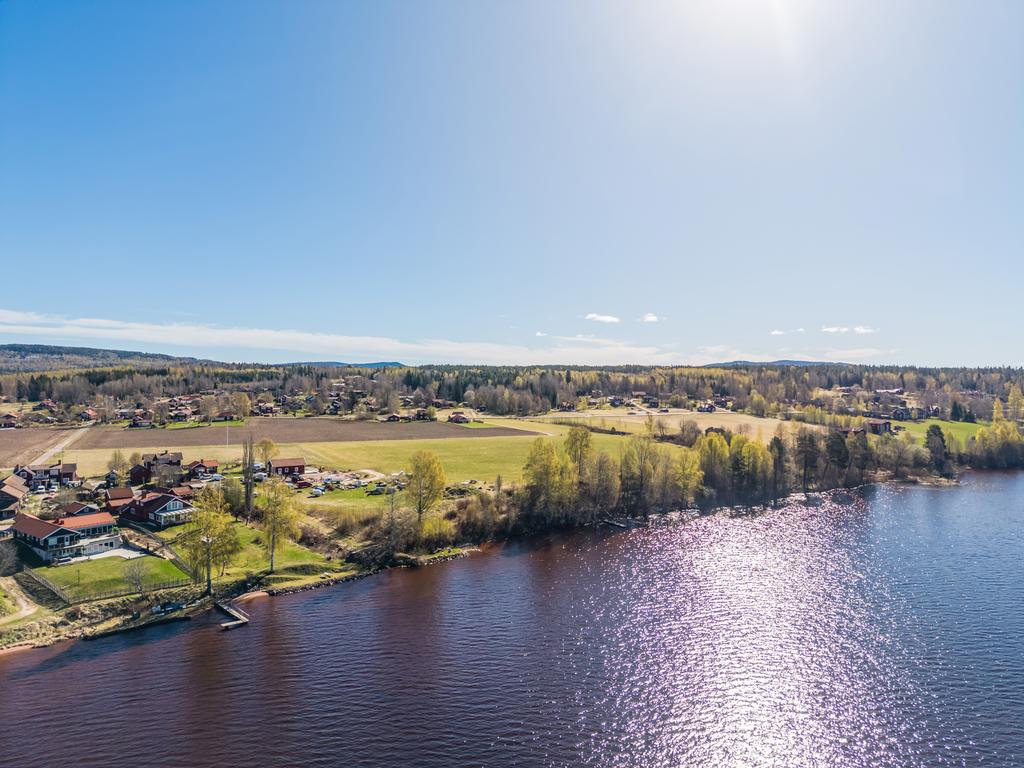 Detta är ett hem för dig som söker något utöver det vanliga, där natur, utsikt och modern komfort möts i perfekt harmoni.