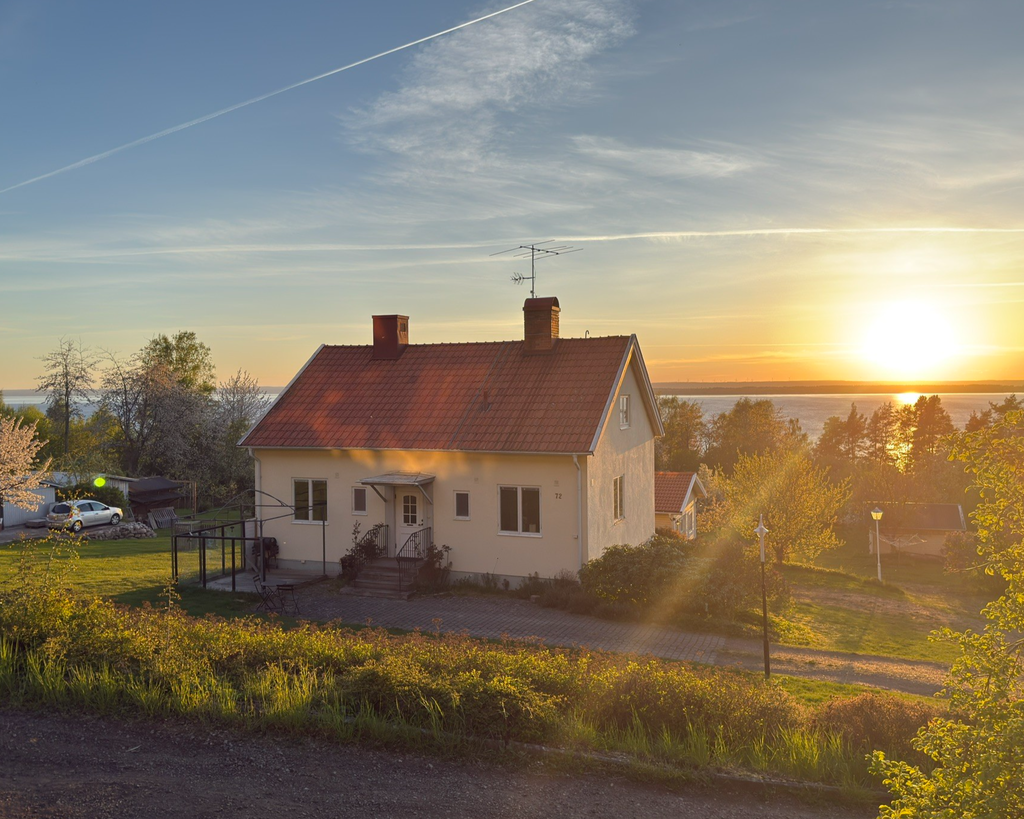 Huset i kvällssol