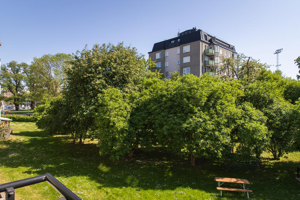 Utsikt från balkong sommartid