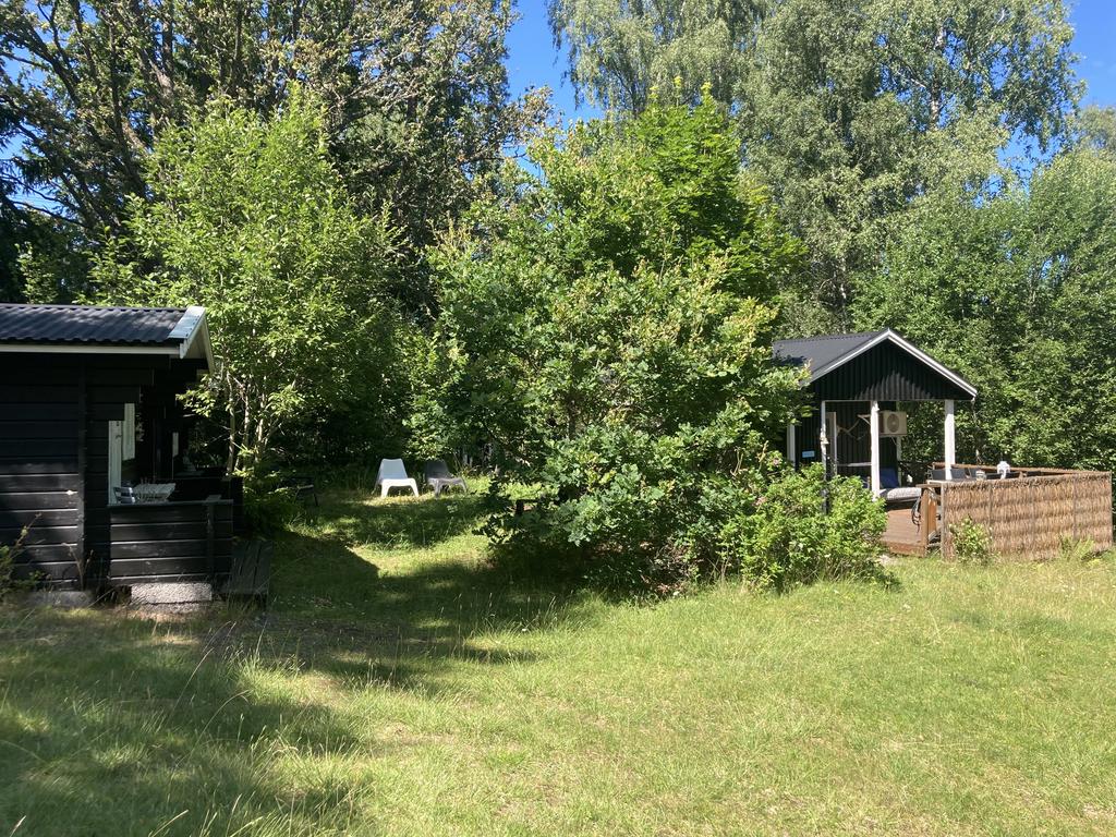 Stugidyll med närhet till sjö och bad