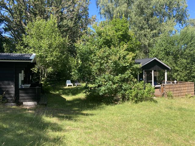 Stugidyll med närhet till sjö och bad