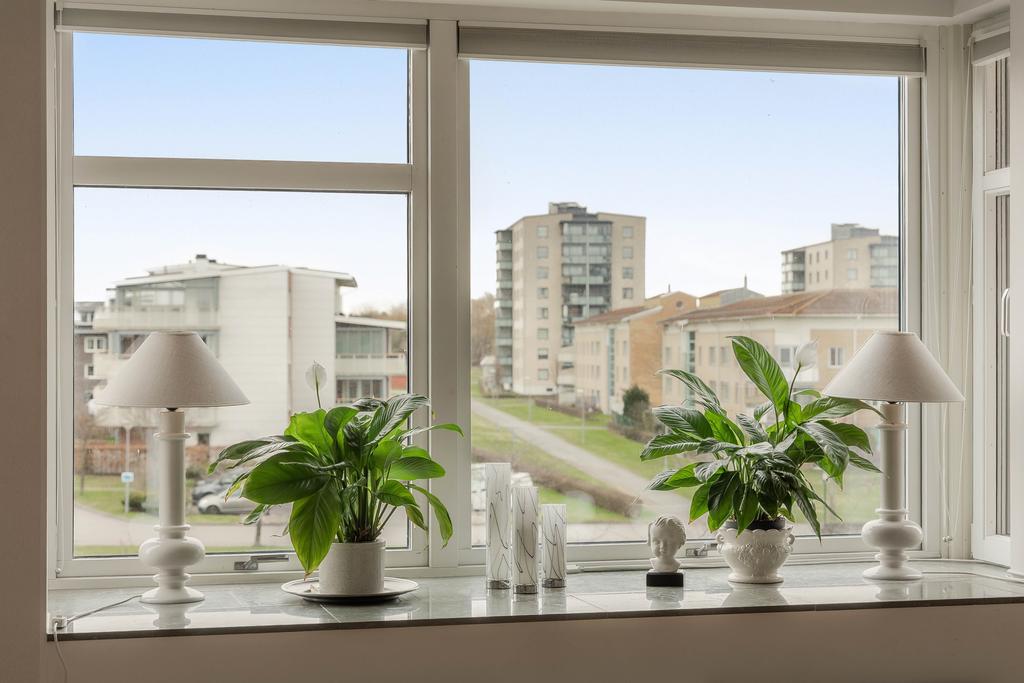 Djupa fönsternischer 