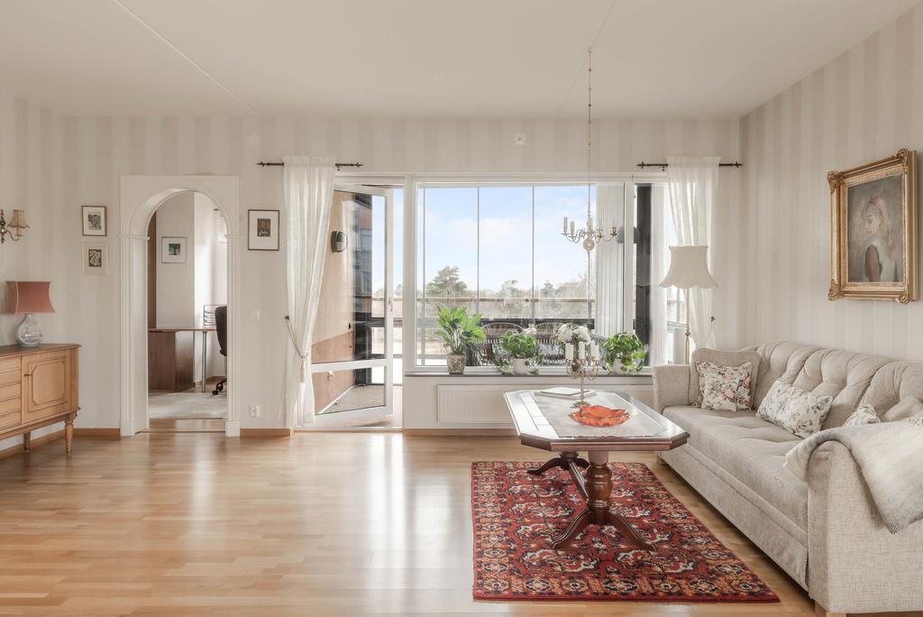 Vardagsrum mot balkongen