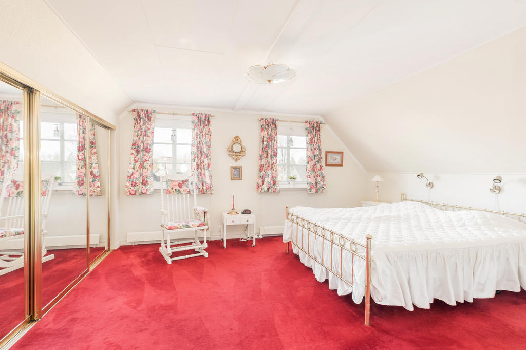 Sovrum 1 (övervåning)