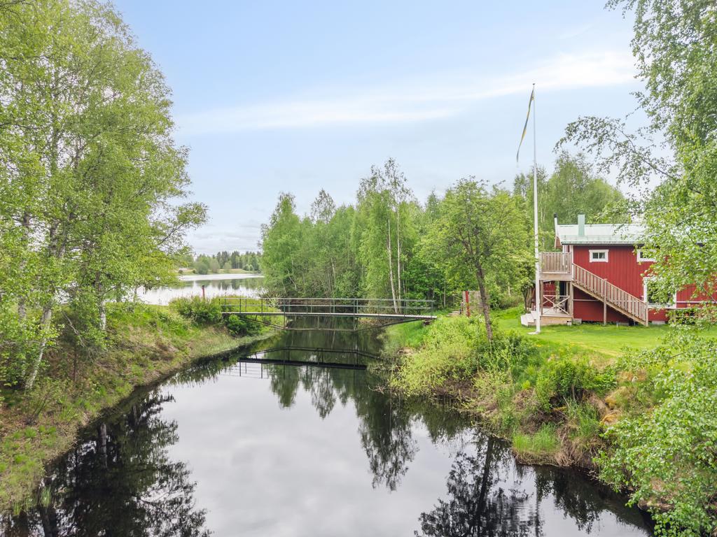 Bron ut på udden där man har en gen badplats i älven