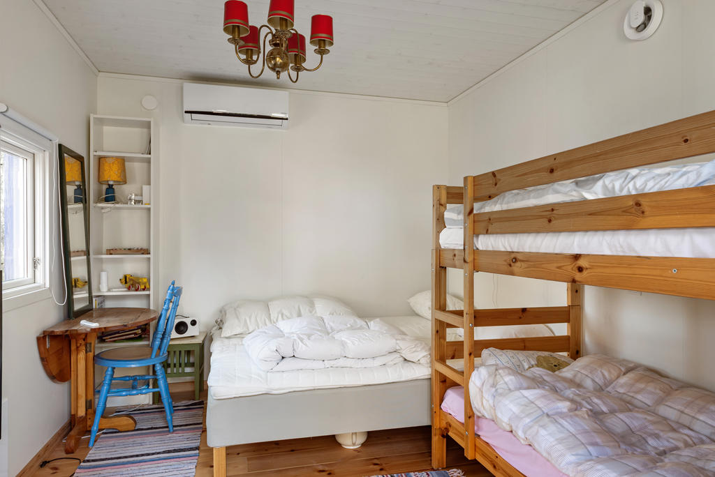 Interiör gäststuga byggd 2020 med luft/luftvärmepump