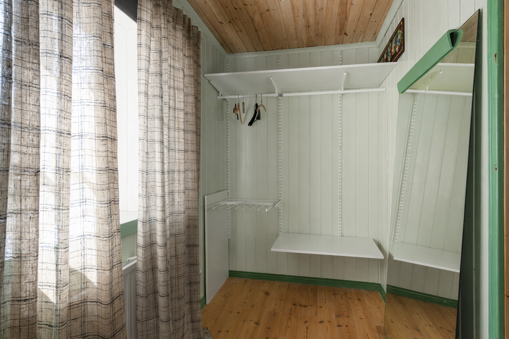 Klädkrum intill sovrum 1