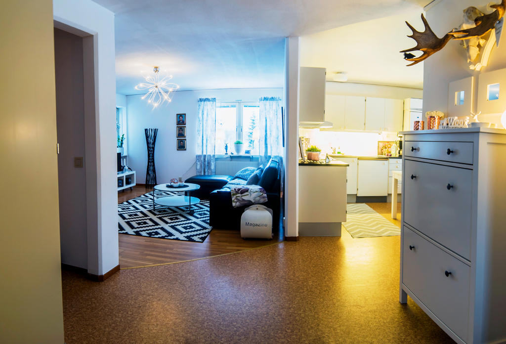 Säljarens bilder från lägenheter i huset