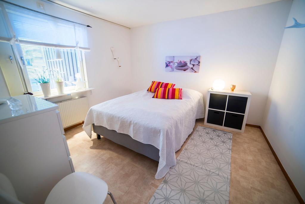 Säljarens bilder från lägenheter i huset