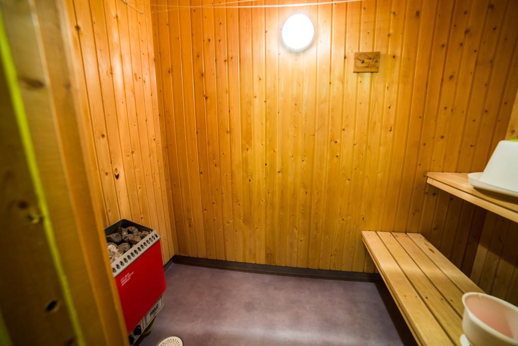 Säljarens bilder från lägenheter i huset