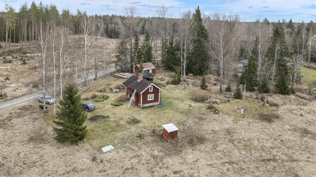 Röda torpet i skogen
