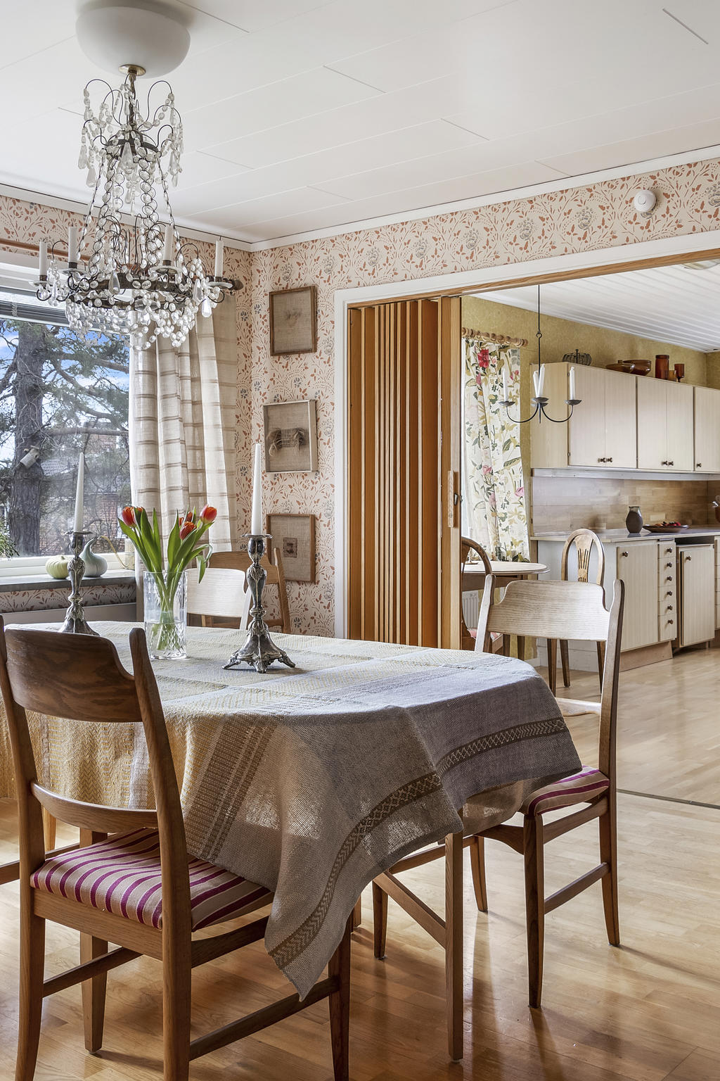 Matplats intill kök 