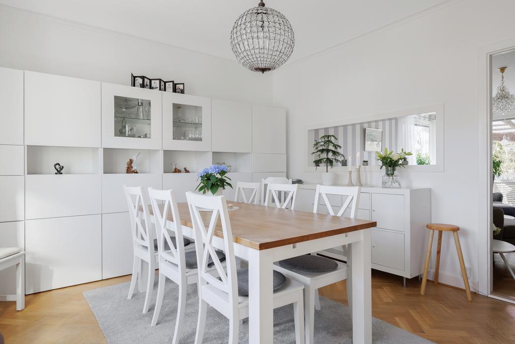 Stora sociala ytor på entréplan