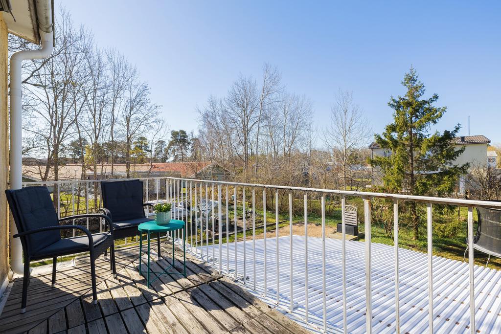 Balkong med läge för dag samt kvällssol