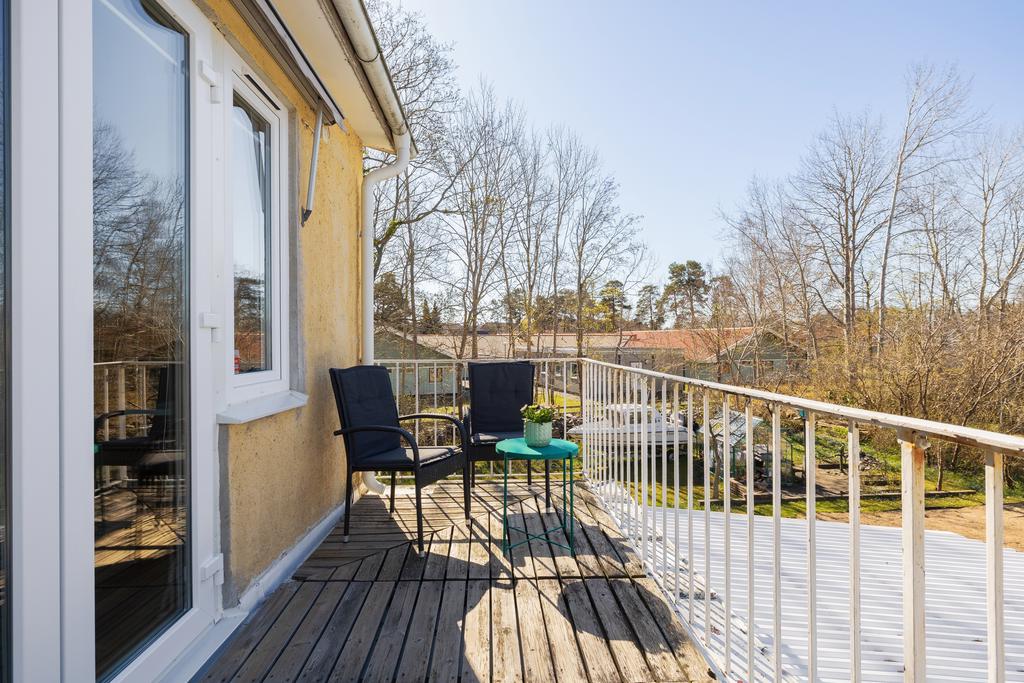 Balkong mot trädgårdsbaksidan