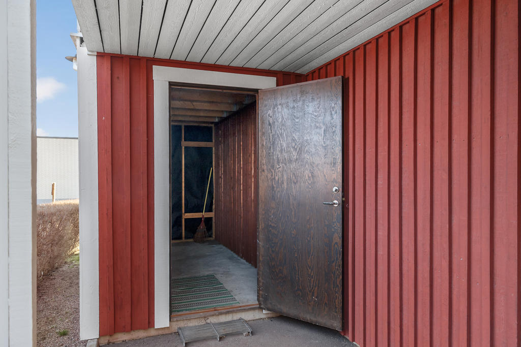 Förråd i anslutning till entrén