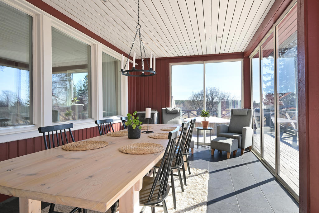 Inglasat uterum med pelletskamin