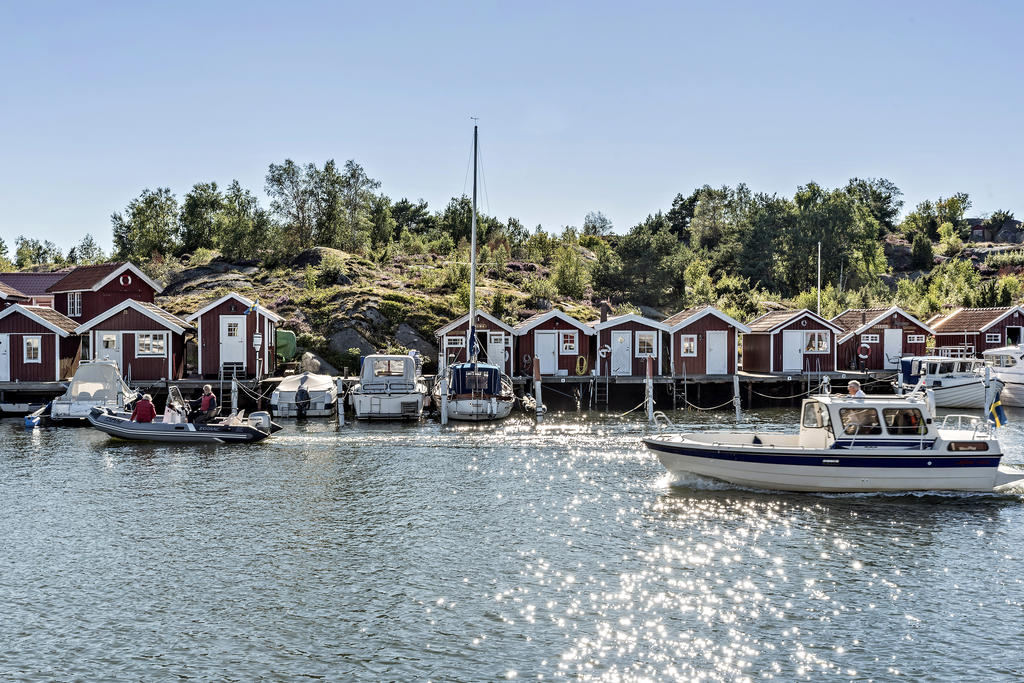 ta en promenad vid vackra Eskils kanal 