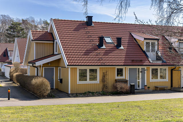 Välkomna till detta friköpta hörnhus i populära Bratthammar