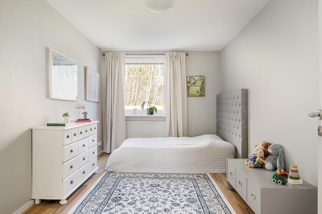 Sovrum 2 med plats för dubbelsäng