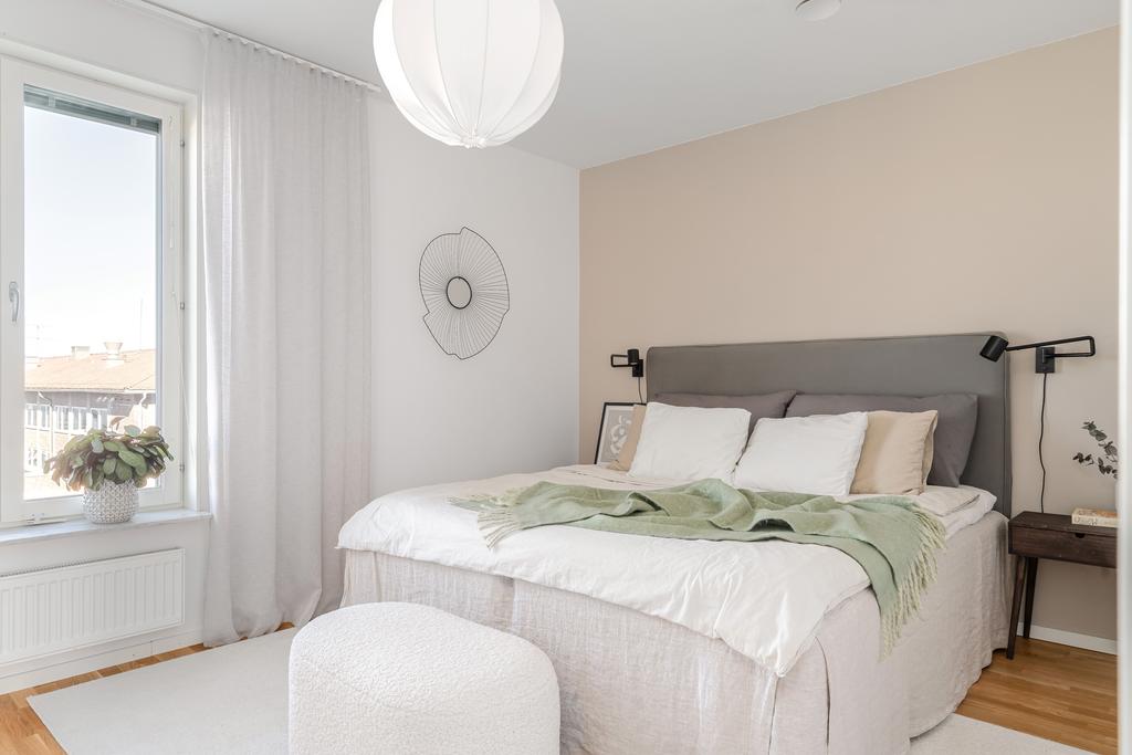 Sovrum med ljusa kulörer