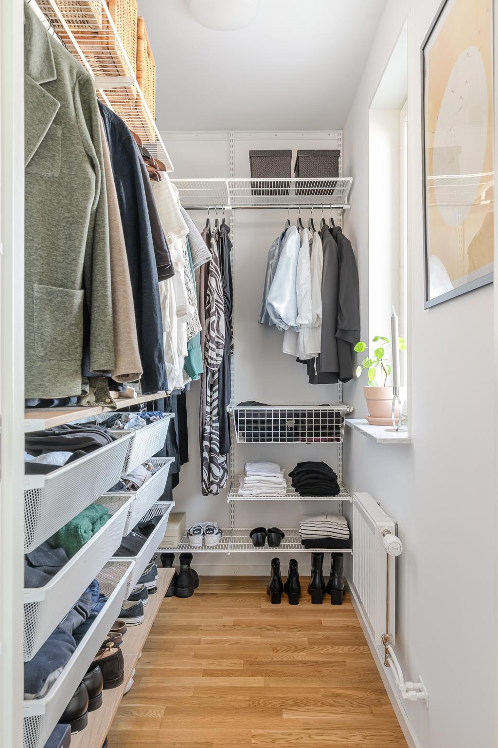 Klädkammare med fönster