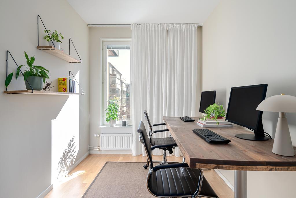 Sovrum som för närvarande används som arbetsrum