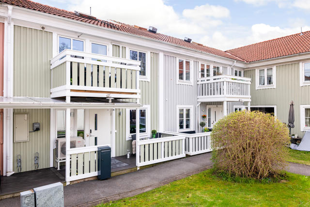 Fin framsida med mysig innergård