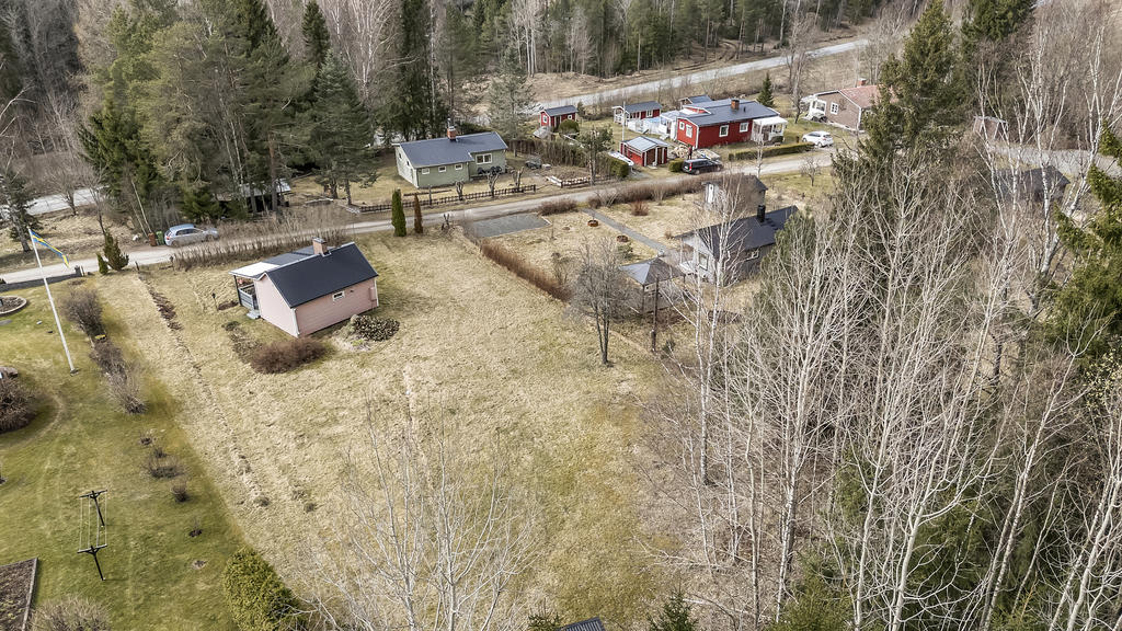 Fritidshus med stor trädgård