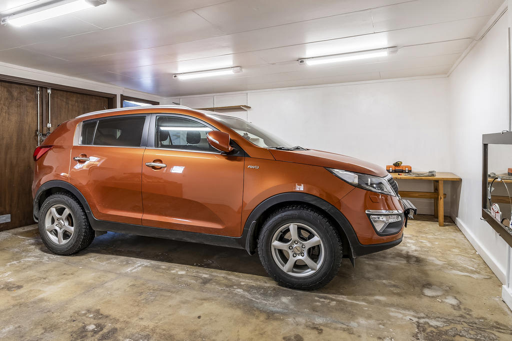 Garage med plats för bil