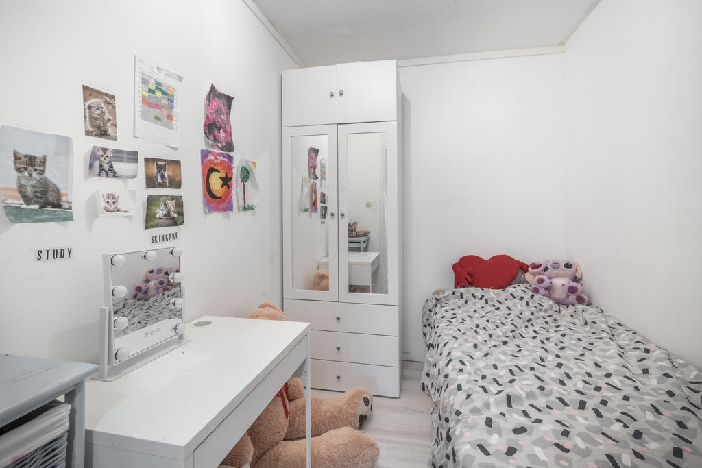 Rummet disponeras idag som ett mindre sovrum.