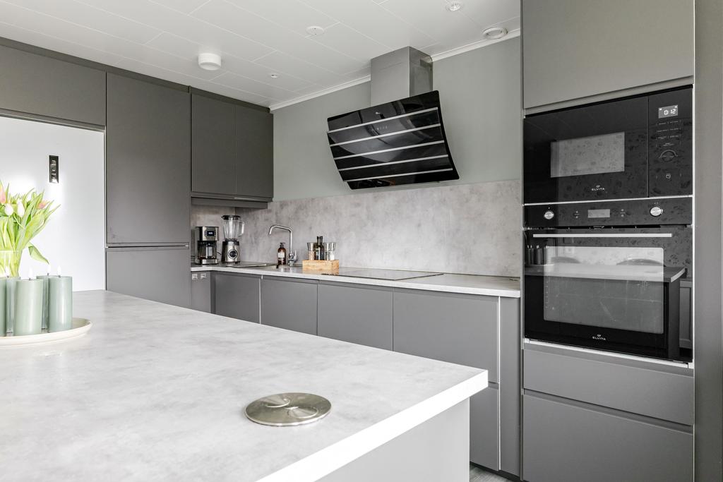 Inbyggd ugn och mikrovågsugn