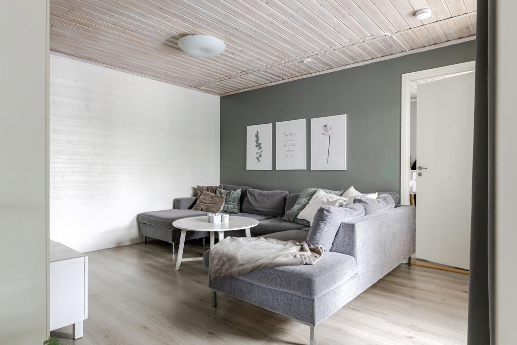 TV-rum med plats för soffgrupp