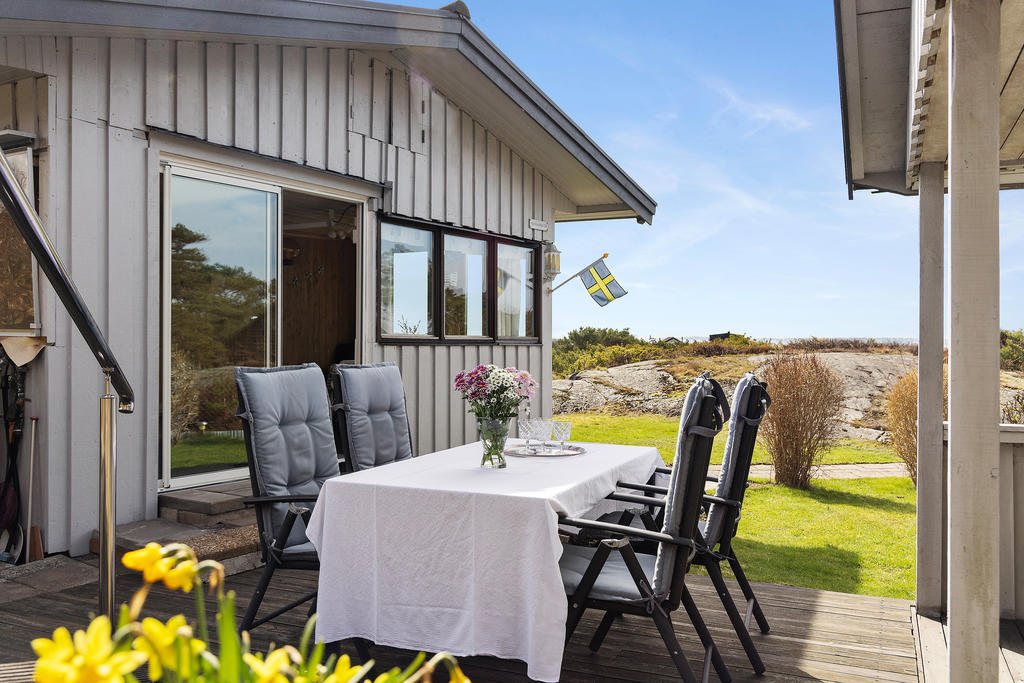 Flera fina uteplatser. Alla med utsikt över havet