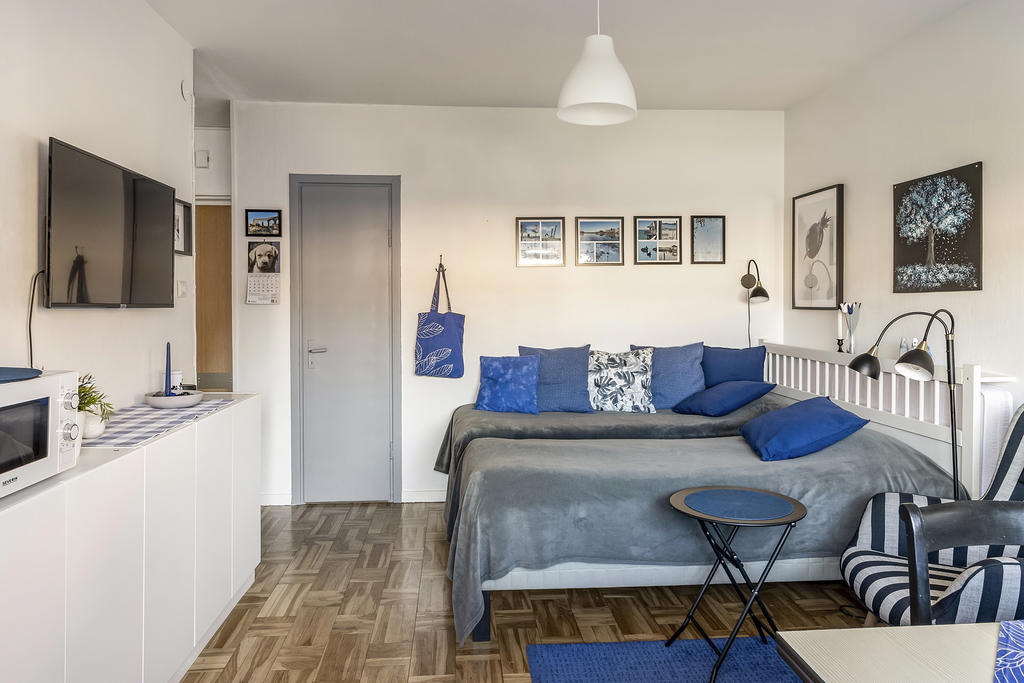 Finns gott om plats för säng och annan möblering