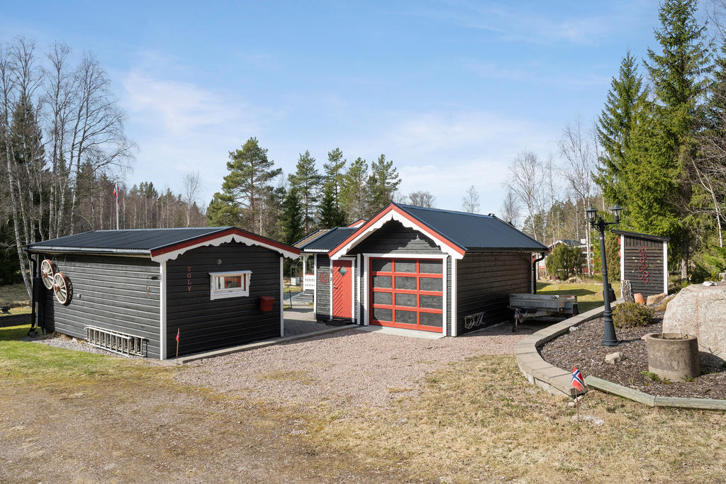 Gäststuga och garage