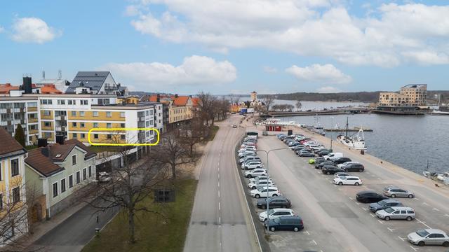 Rymlig femma med frontläge mot Skeppsbrofjärden