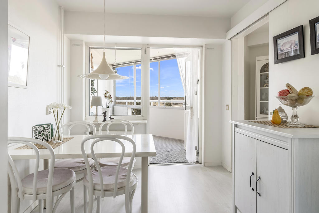 Kök med utgång till balkong