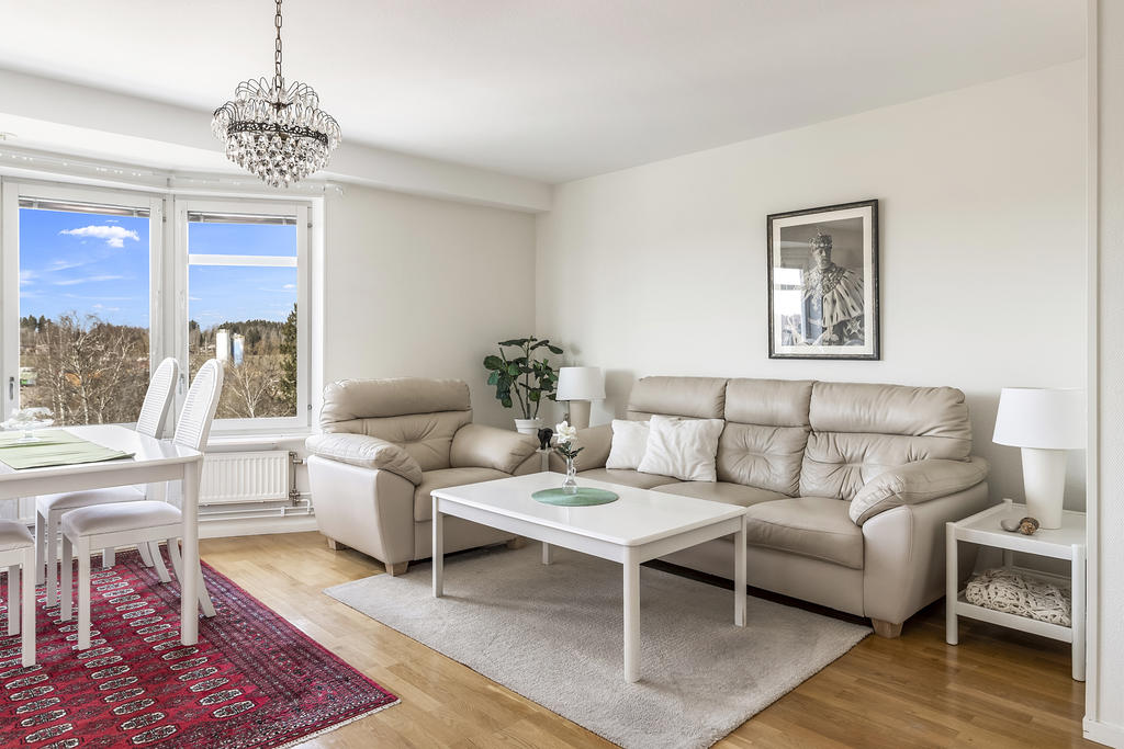 Gott om plats för stor soffa