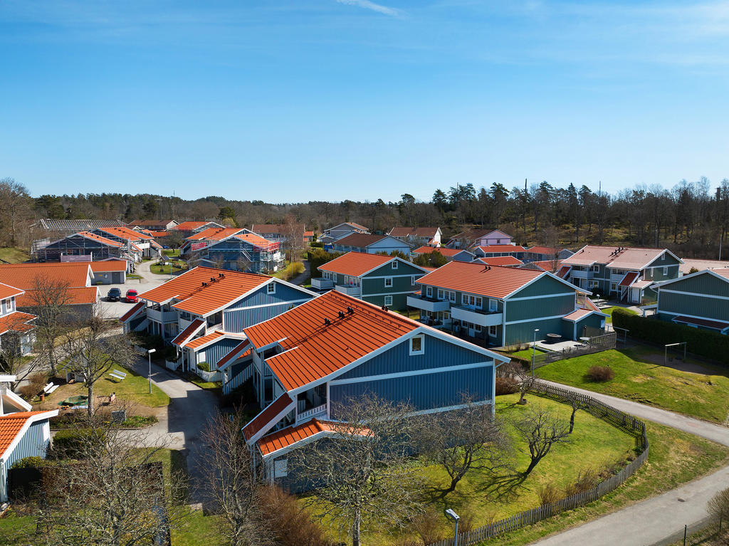 Området kring Kurveröd kombinerar ett rofyllt läge med närhet till vardagens bekvämligheter