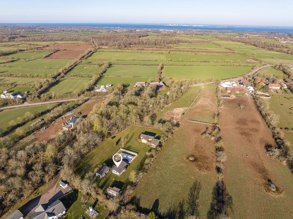 Lantligt läge precis utanför Algutsrum