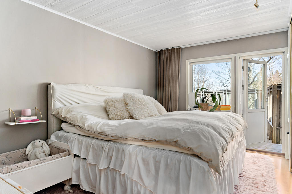 Från detta sovrummet nås även terrassen