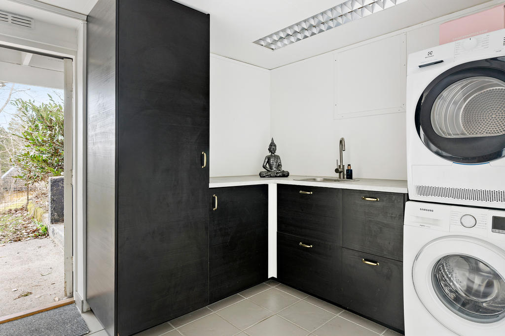 Ljus rymlig tvättstuga