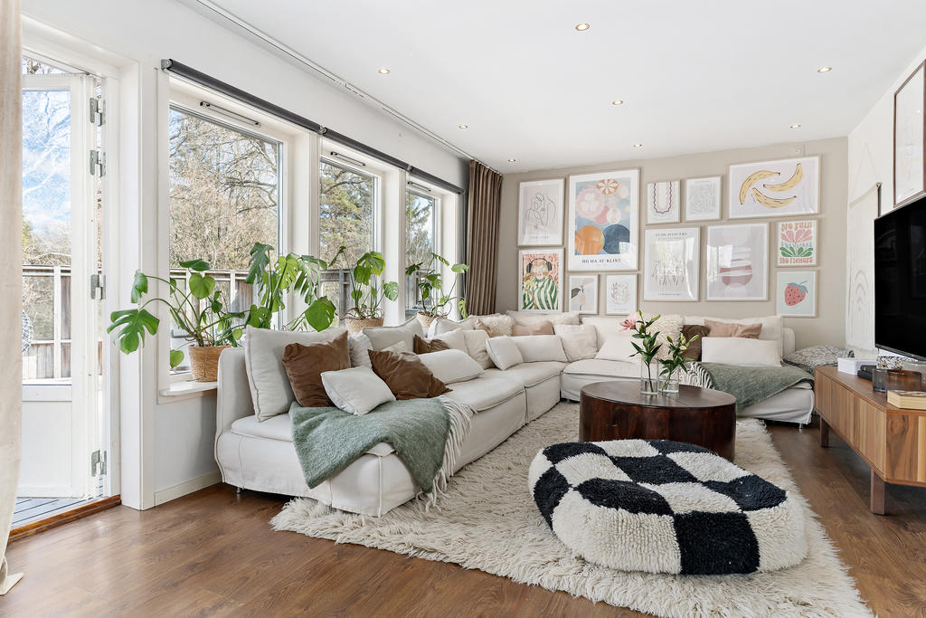 Vardagsrum med utgång till terrassen