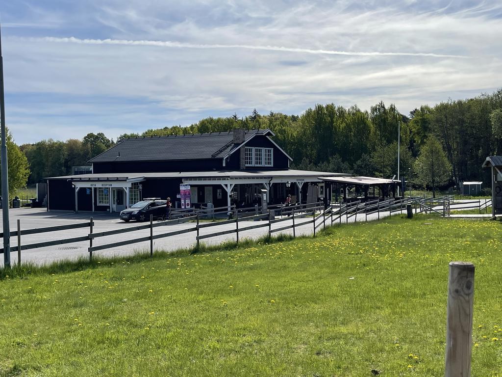 Reception, minilivs, restaurang Ranchen