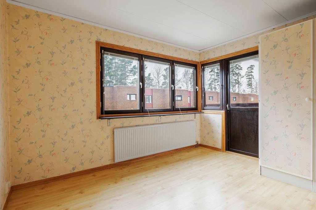 Sovrum med utgång till balkong