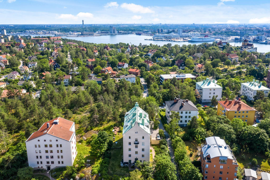 Björnvägen 8 A och B med Stockholms inlopp i fondenBjörnvägen 8 A och B från ovan 