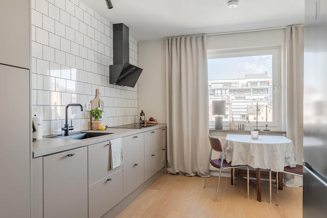 Riddaregatan 10a, Centralt