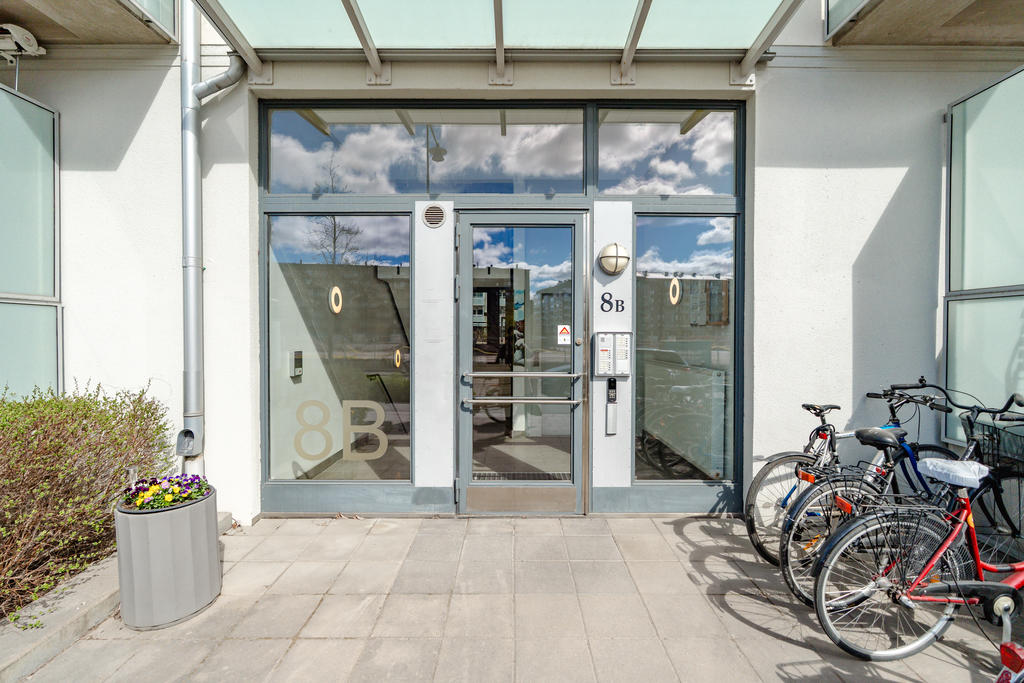 Entré trapphus med hiss