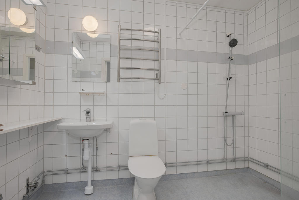 Duschrum, förberett för tvättmaskin